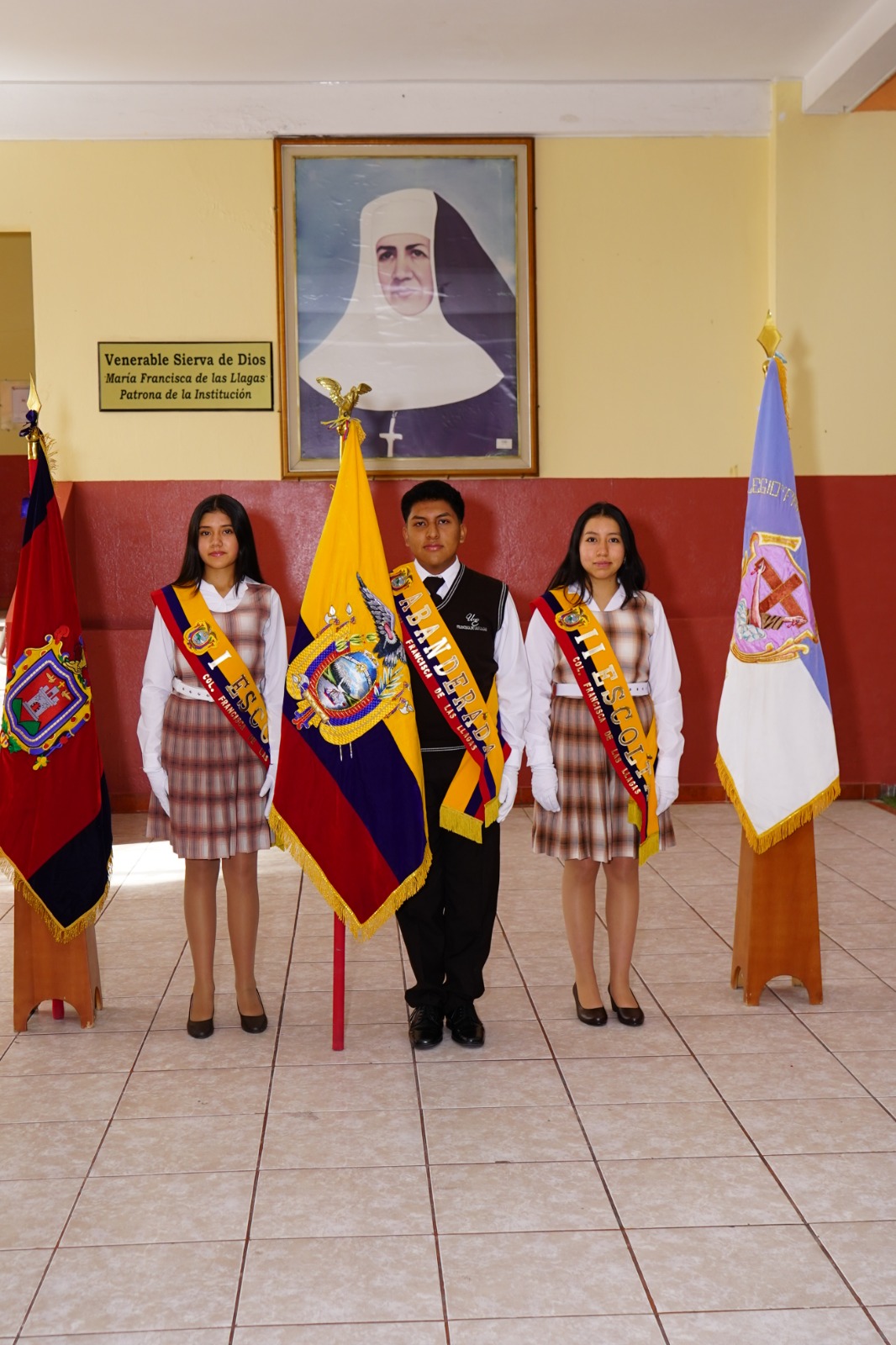 Abanderado y escoltas del Pabellón Nacional